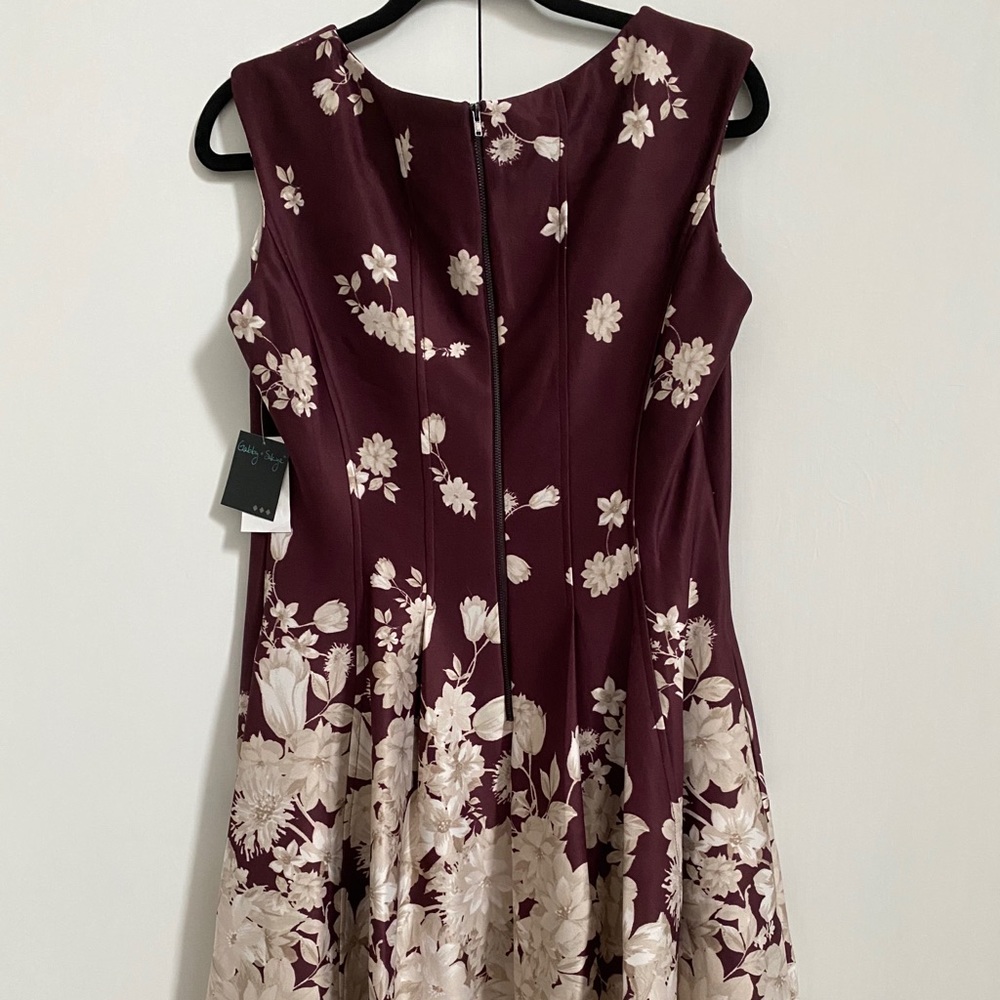 Gabby Skye Maroon Knee Length Dress